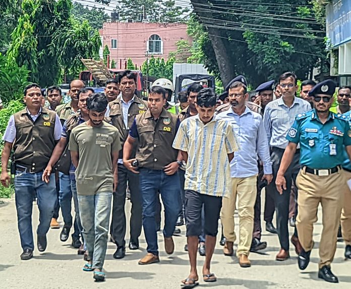 বৃহস্পতিবার (৮ অক্টোবর) রাতে বিষয়টি নিশ্চিত করেছেন রংপুর সিআইডির পুলিশ সুপার সুমিত চৌধুরী। তিনি জানান, দুই আসামির ডিএনএ নমুনা পরীক্ষার জন্য গত ২১ সেপ্টেম্বর তাদের রংপুর কারাগার থেকে ঢাকায় সিআইডি কার্যালয়ে নেওয়া হয়। সেখানে তাদের নমুনা পরীক্ষা করা হয় এবং ঘটনাস্থল থেকে সংগ্রহ করা বিভিন্ন আলামতের নমুনার সঙ্গে তা মিলিয়ে দেখা হয়।