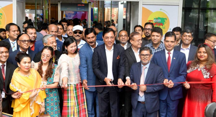 ‘আঞ্চলিক পর্যটন সংযোগ’ প্রতিপাদ্যে আয়োজিত মেলার উদ্বোধনী অনুষ্ঠানে বাংলাদেশ পর্যটন করপোরেশনের চেয়ারম্যান মো. শামীমুজ্জামান, বাংলাদেশ ট্যুরিজম বোর্ডের প্রধান নির্বাহী কর্মকর্তা ব্যারিস্টার মুতাসিম বিল্লাহ ফারুকী এবং বিমান বাংলাদেশ এয়ারলাইন্সের ব্যবস্থাপনা পরিচালক ও প্রধান নির্বাহী কর্মকর্তা কায়জার সোহেল আহমেদ উপস্থিত ছিলেন। স্বাগত বক্তব্য দেন এশিয়ান ট্যুরিজম ফেয়ারের চেয়ারম্যান ও ‘পর্যটন বিচিত্রা’র সম্পাদক মহিউদ্দিন হেলাল।